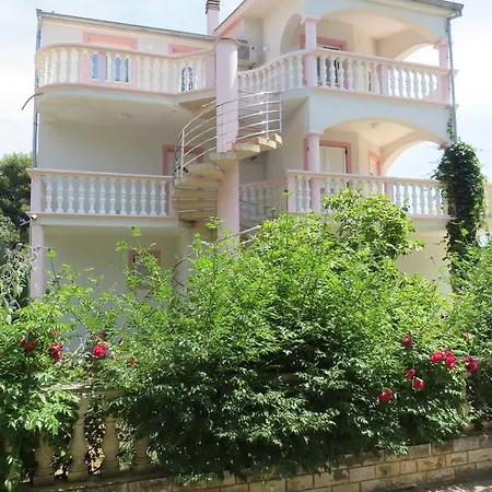 Gardenia Apartment Pakostane