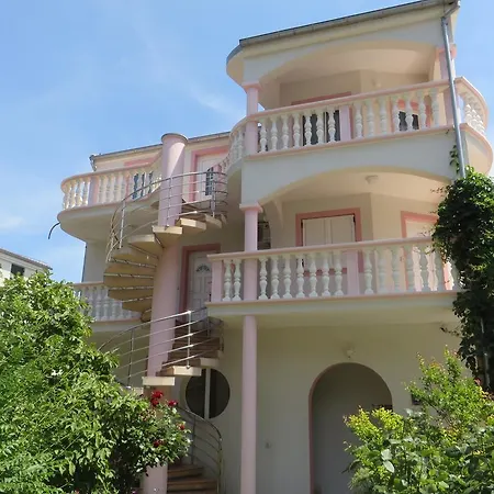 Gardenia Apartment
