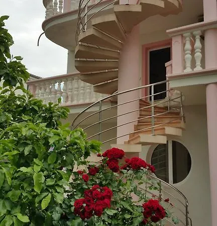 Gardenia Pakostane